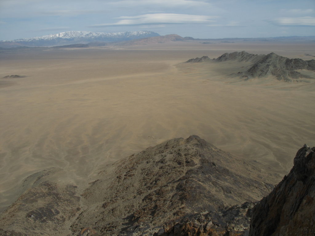 La via più breve per attraversare un quadrato tocca almeno tre dei suoi angoli T.H.Lawrence.